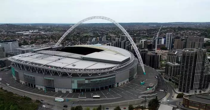 Shake Shack on the Thames, then kickoff at Wembley for Kansas and Arizona State