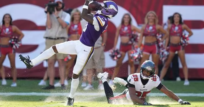 Vikings beat Buccaneers 23-16 but lose Jefferson to injury. Bucs' Mayfield dislocates thumb