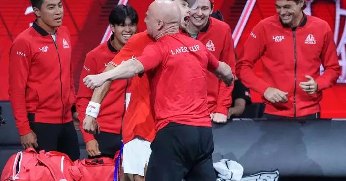 De Minaur draws blood in comeback victory over Zverev in Laver Cup as Europe puts Alcaraz up next