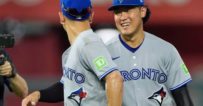 Kazuma Okamoto leads Blue Jays past Royals 4-3 to pull into tie for last AL wild card
