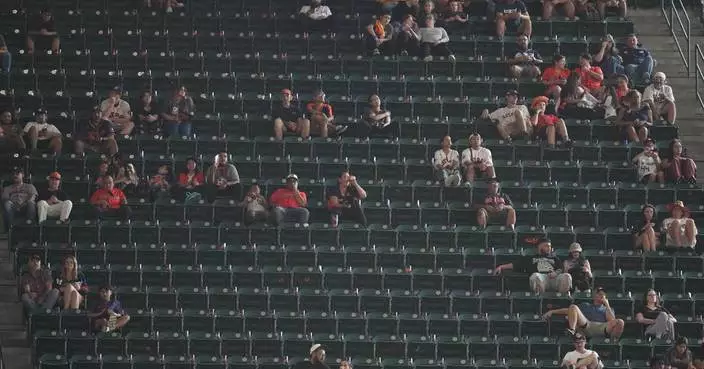 Sparse crowd, empty seats greet .500 Astros for wild-card opener vs White Sox