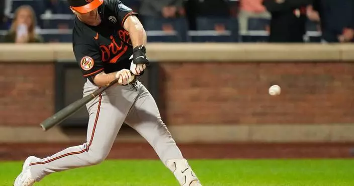 Alonso ties it in 9th with 300th homer and Orioles beat Mets 7-5 in 11 on Mayo's inside-the-parker