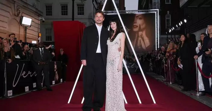 'Verity' puts Anne Hathaway, Dakota Johnson and Josh Hartnett in a steamy Colleen Hoover thriller