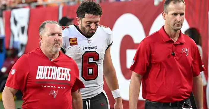 Baker Mayfield dislocates thumb on throwing hand and winless Buccaneers await results of MRI
