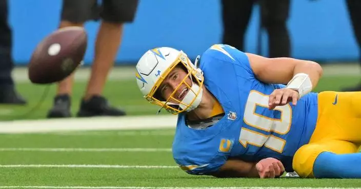 Chargers' Justin Herbert is off to a rough start under new coordinator Mike McDaniel