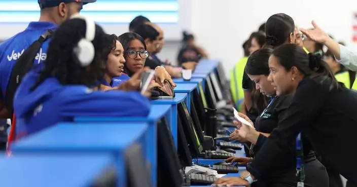 Venezuela’s main airport partially resumes commercial flights after deadly earthquakes