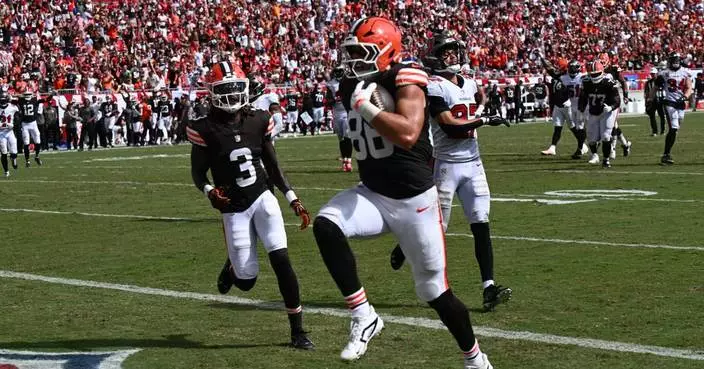 Deshaun Watson outplays Baker Mayfield, leading the Browns to a 23-19 win over the Buccaneers
