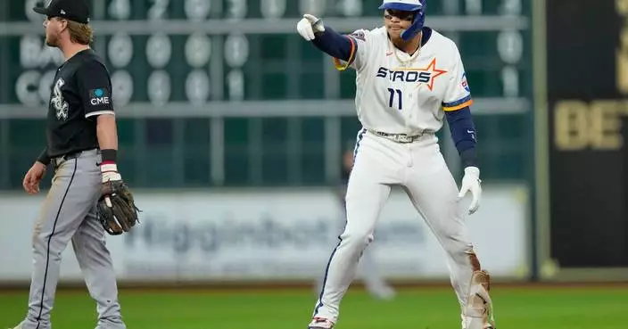 Velázquez hits 2-run homer and Smith adds 2-run double as Astros surge past White Sox, 6-3