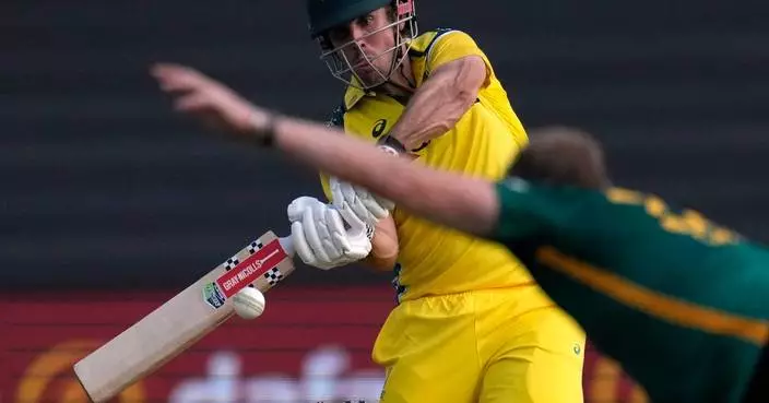 Australia wins toss, elects to field in must-win ODI against South Africa