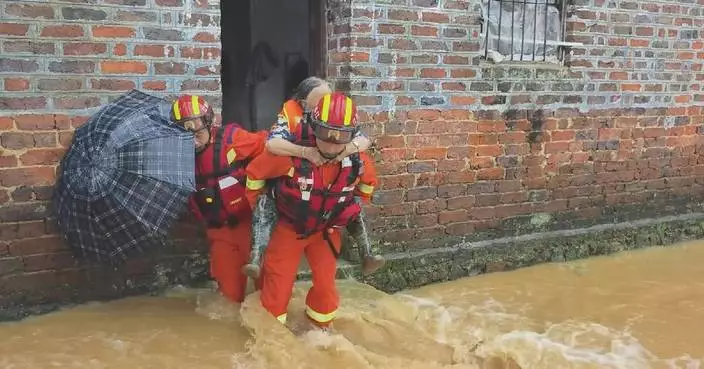Firefighters, militiamen mobilized to rescue people trapped by floodwaters in east China's Jiangxi
