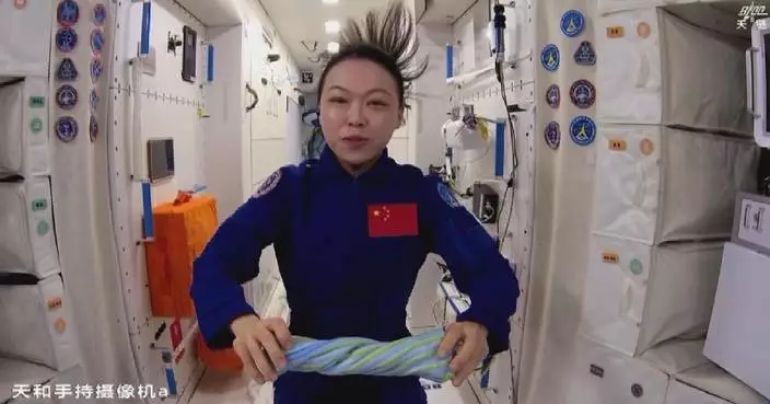 Chinese astronaut demonstrates towel-wringing in Tiangong space class