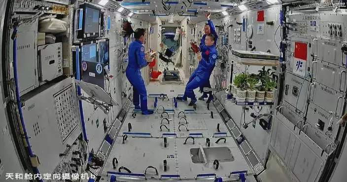 Chinese astronaut shows upgraded space kitchen, diversified meal options