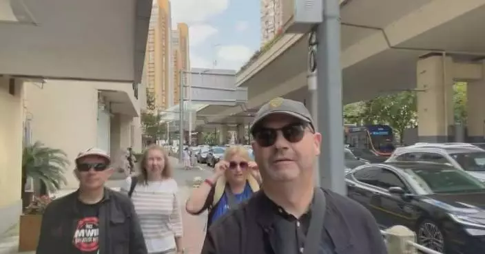 British vloggers praise travel convenience in Shanghai