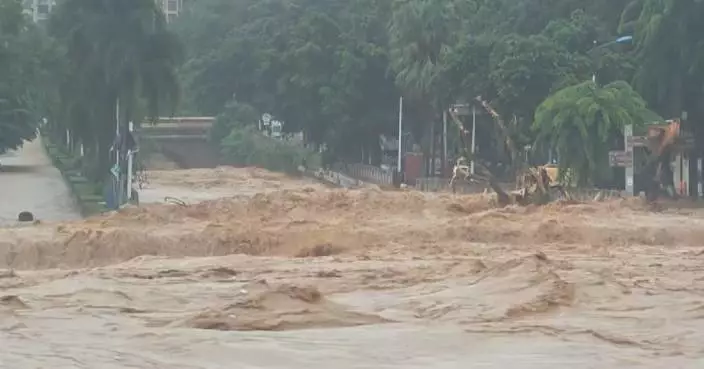 Heavy rain lashes Hainan, 55,000 people evacuated