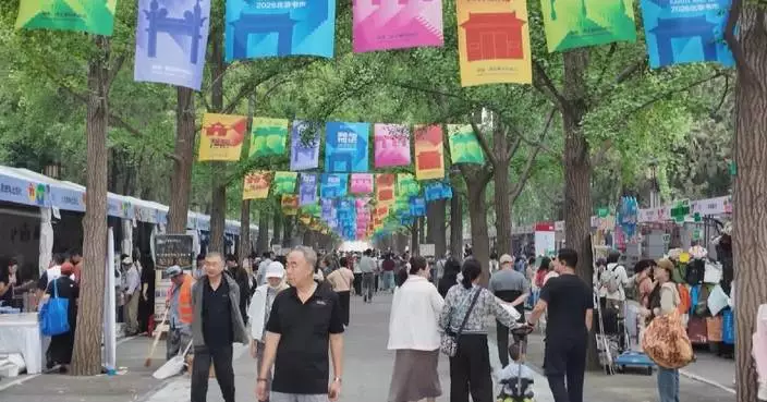 Beijing Book Fair draws thousands of readers with discounted titles, rare volumes