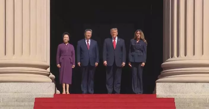 Xi, Peng Liyuan visit US National Archives with Trump, his wife