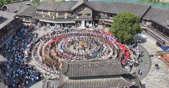 Traditional cultural events draw mid-autumn crowds, boost spending in China