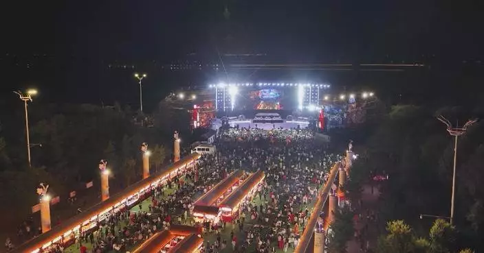 Tourists spend big during Mid-Autumn Festival across China