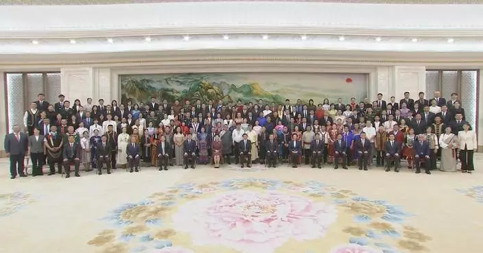China's top political advisor meets representatives of ethnic minority groups