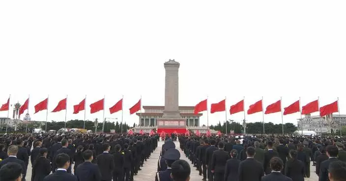 Xi attends ceremony paying tribute to national heroes
