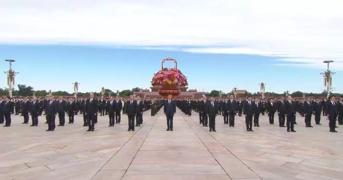 Xi pays tribute to national heroes on Martyrs' Day