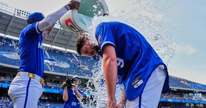 Pasquantino and Perez homer as Royals win 6-1 to knock Blue Jays out of playoff position