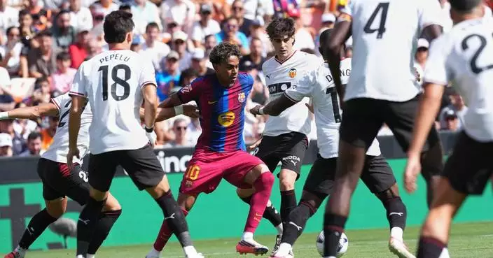 Yamal scores twice as Barcelona wins 4th straight game in La Liga, Arsenal beats Chelsea