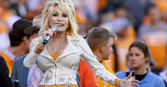 Tennessee Volunteers to honor late Dolly Parton with a helmet sticker this season