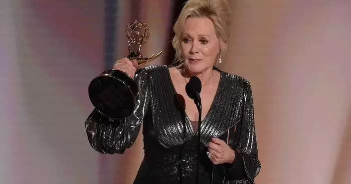 Jean Smart makes Emmy history with fifth straight 'Hacks' win