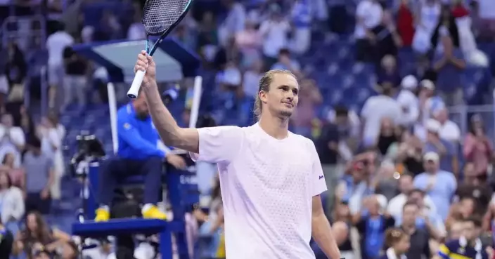 No. 1 Alexander Zverev wins in 5 sets, Coco Gauff starts her quest for a second US Open title