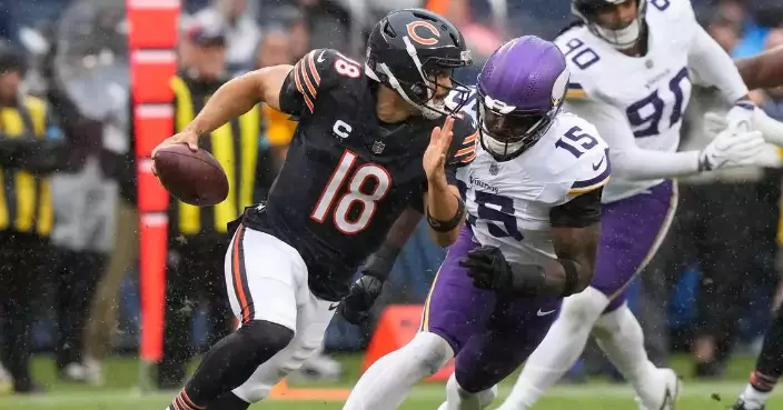 Bears quarterback Caleb Williams carted off with a right hamstring injury