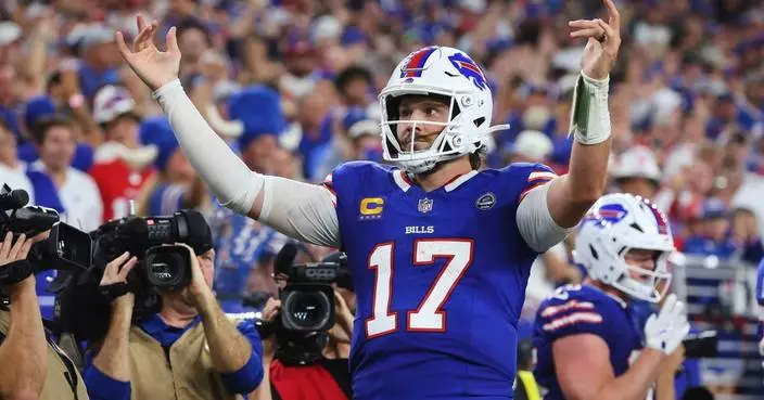 Josh Allen opens the Bills' new stadium with a 5-TD outing in a 41-31 win over the Lions