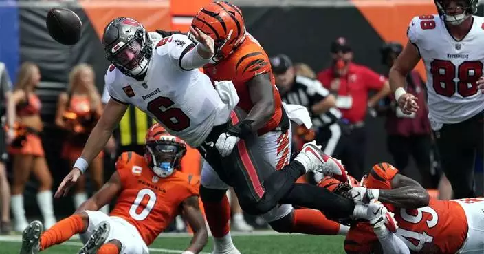 Bengals force 4 turnovers, Burrow throws for TD in 33-27 win over the Buccaneers