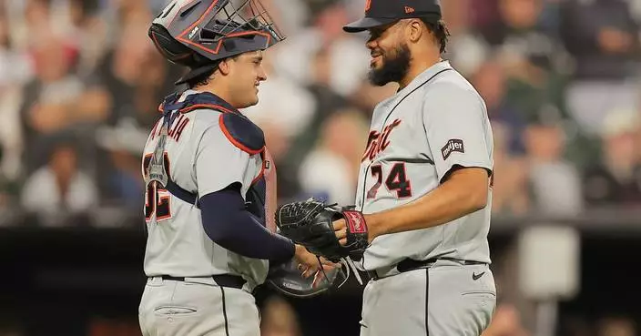 White Sox blow 6-run lead and fall out of 1st place in AL Central with 11-8 loss to Tigers
