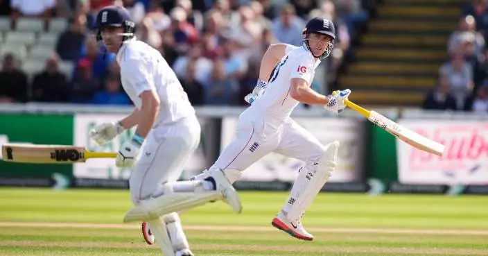England pile on the pain by stretching lead over Pakistan to 166 runs on Day 2