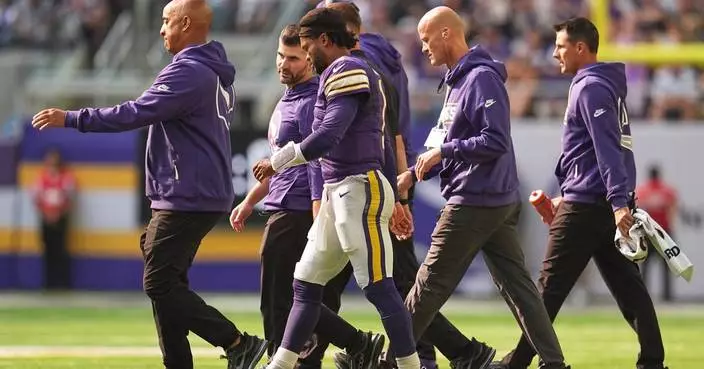 Vikings QB Murray leaves his debut in the 1st quarter with a concussion after a hit to the head