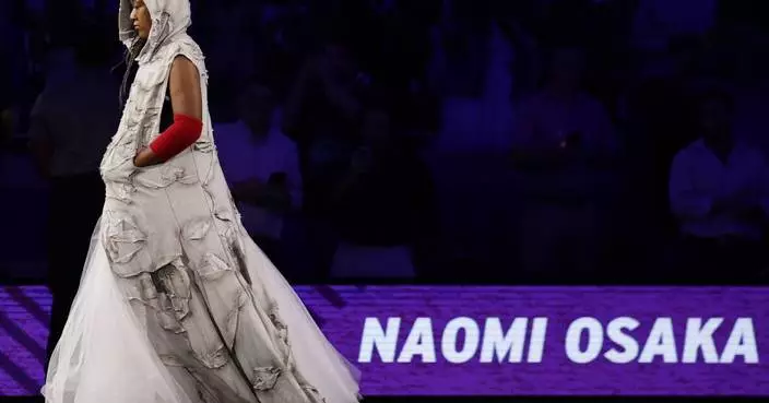 Naomi Osaka's US Open look channels Allen Iverson with gray hoodie and hair in cornrows