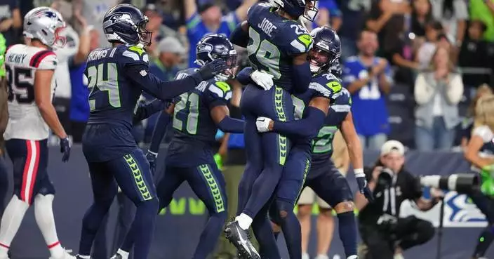 Dark Side defense helps Seahawks overcome an injury to Sam Darnold to win the opener