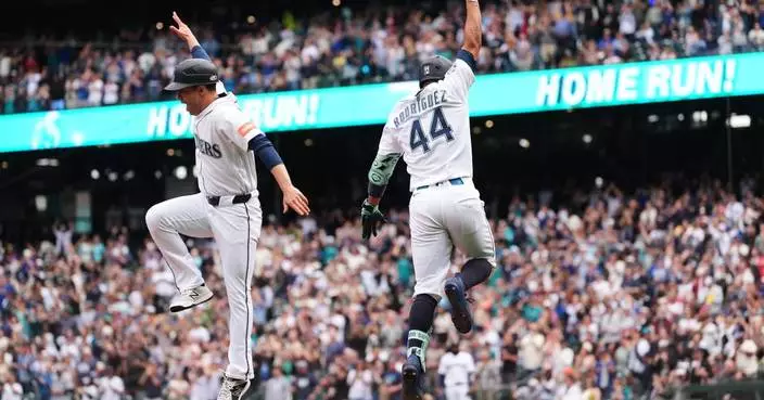 DeGrom retires first 15 batters, Rodríguez hits 3-run homer off bullpen as Mariners beat Texas 4-3