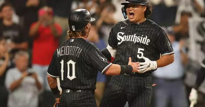 Murakami hits 3-run homer, White Sox top Tigers 3-1 to move into 1st place tie in AL Central