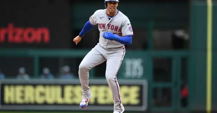 X-rays negative after Mets' Juan Soto leaves game after getting hit on right hand with a pitch