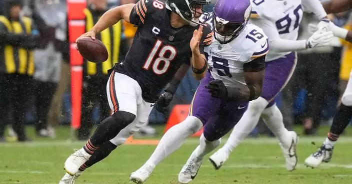 Bears quarterback Caleb Williams leaves with right leg injury
