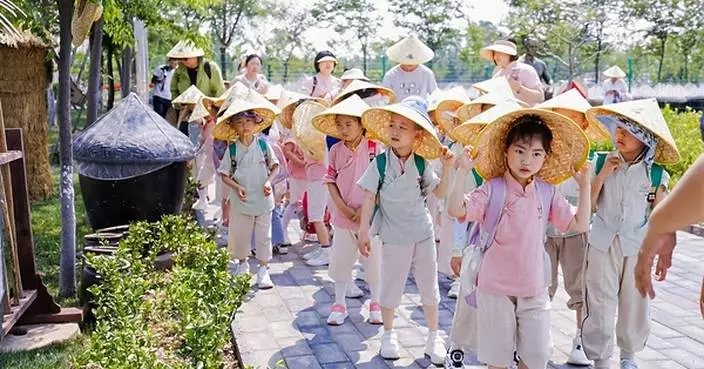 Xinhua Silk Road: Factory tours become new trend for cultural tourism in Jiaozhou, Shandong Province