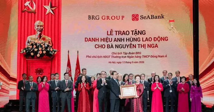 Entrepreneur Nguyen Thi Nga conferred Labor Hero, BRG Group and SeABank awarded First-class Labor Medals