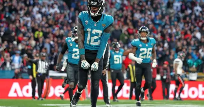 Two-way star Travis Hunter scores TD and makes interception in Jags’ 34-31 loss in London