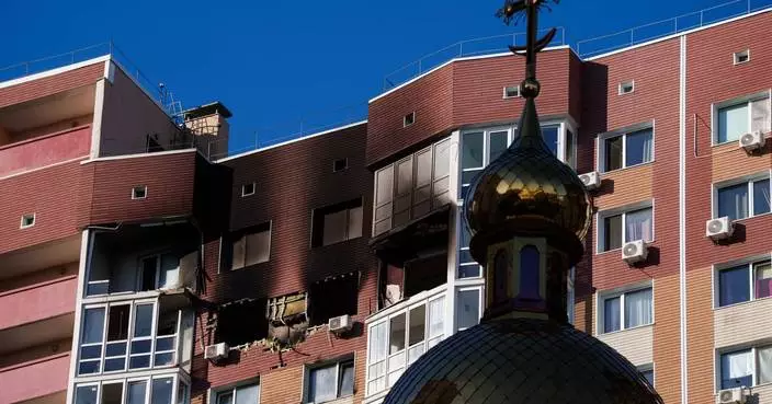 Russian aerial strikes snarl traffic on 3 Kyiv bridges in a new disruption tactic