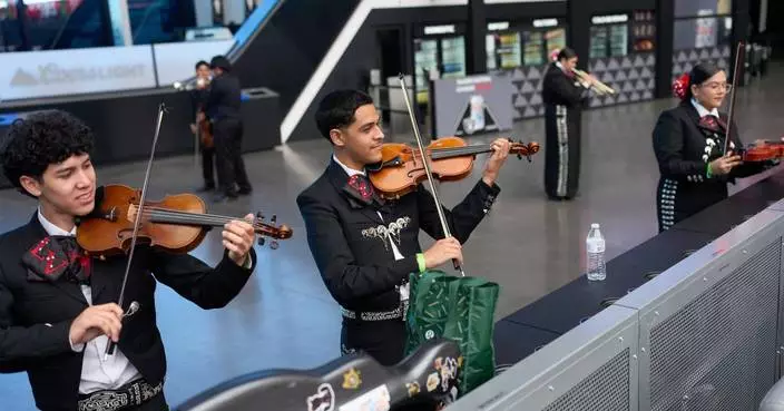 With violins, trumpets and the guitarrón, Las Vegas is training the mariachi educators of tomorrow