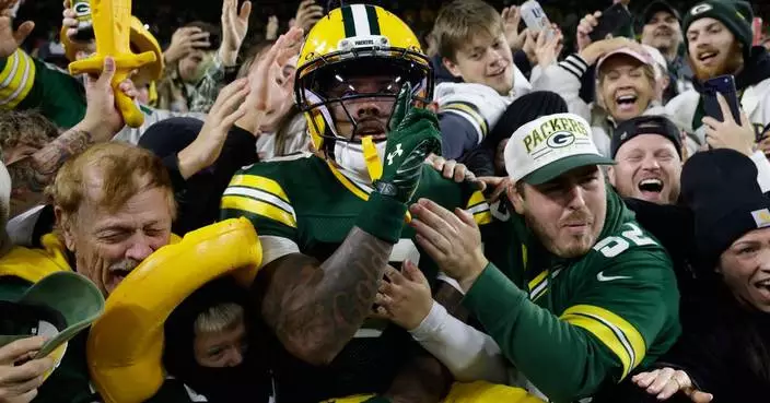 Love throws 3 TD passes as the Packers beat the Panthers 27-19
