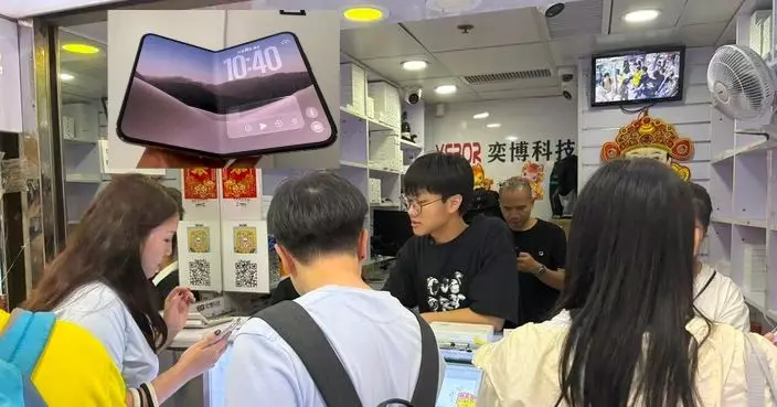 iPhone Duo Goes on Sale, Sparking Resale Rush at Sincere Podium with Premiums Up to HK$5,000