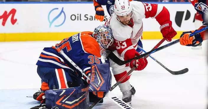 Raymond scores in shootout to lift Red Wings to 4-3 decision over Oilers
